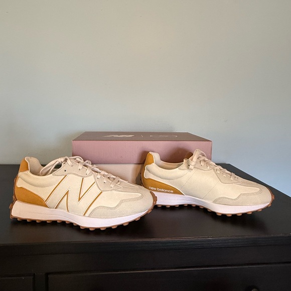 New Balance x CALIA: 327 Golf Sneakers, Women's 9, Dried Apricot NEW - Picture 2 of 9